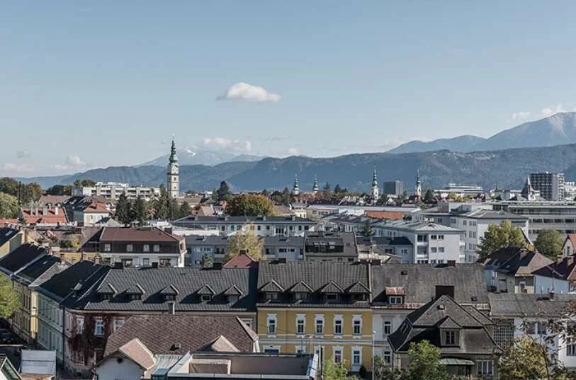 Klagenfurt: Un escenario de cuento de hadas para partidos de fútbol