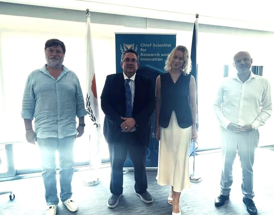 El Científico Jefe se Reúne con Phystech Technologies para Desarrollar Tecnologías de Vanguardia en Chipre