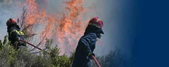 Οριοθετήθηκε η φωτιά στην Κερατέα – Εκτροπή κυκλοφορίας