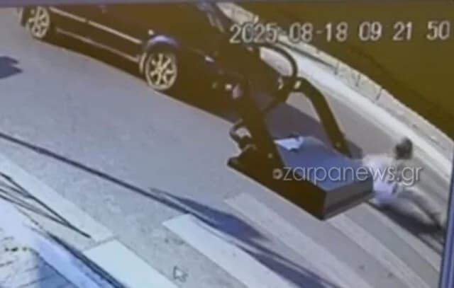חאניה: מכונית פגעה בהולך רגל בפלטניאס - וידאו