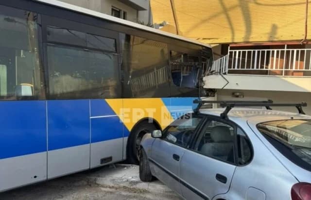 ΟΣΥ: אין בעיה טכנית באוטובוס שהתנגש בבניין בפאפאגו