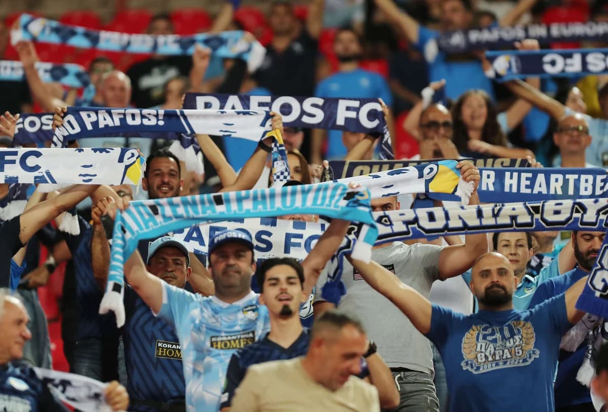 Pafos-Fans stolz im «Rajko Mitić»-Stadion (Fotos)