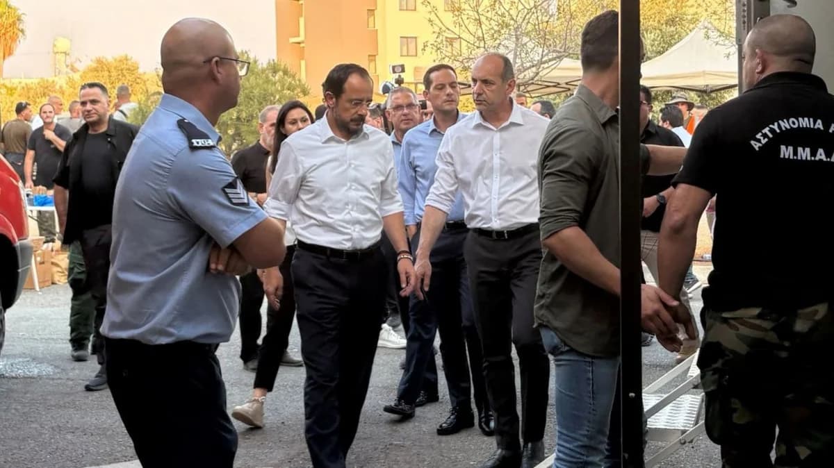 Κυβερνητικές Ευθύνες και η Σύνταξη του Προέδρου: Κριτική