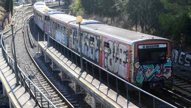 ISAP: אדם נפל על המסילות בין ניאה איוניה להרקליון