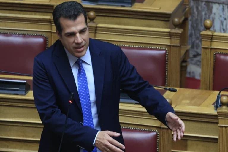 ΣΥΡΙΖΑ: Επίθεση στον Πλεύρη για τους υπαλλήλους του Υπουργείου Μετανάστευσης