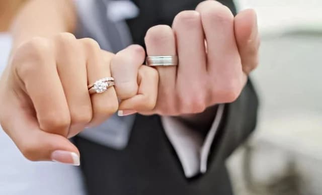 Alexia Kefala und FY heiraten an der Athener Riviera