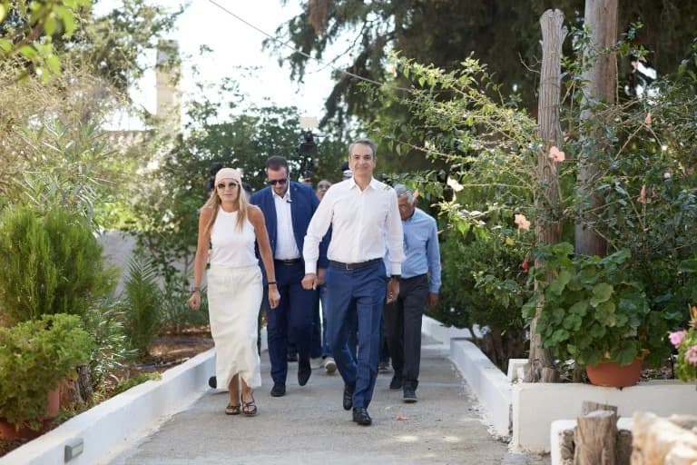 Kyriakos Mitsotakis besucht Mykonos als Gast des Ehepaars Theocharakis