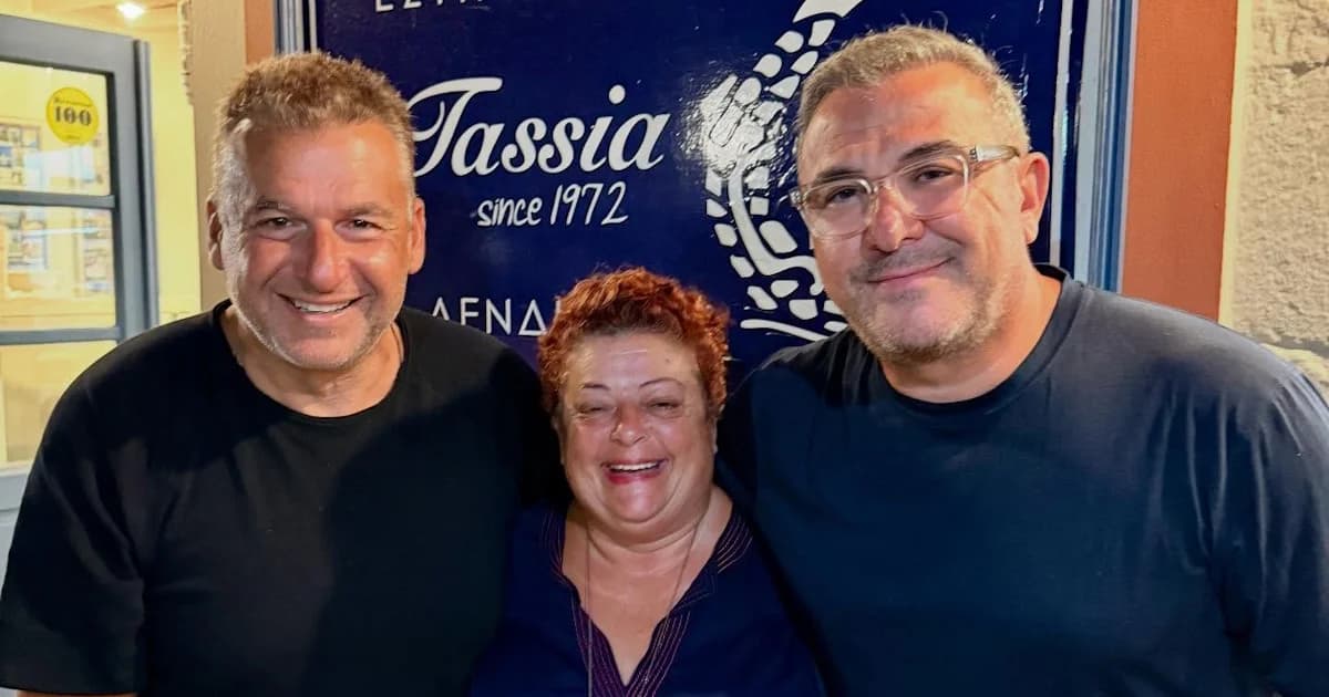 Giorgos Liagas und Antonis Remos: Urlaub in Fiskardo und Kommentare von M. Antona