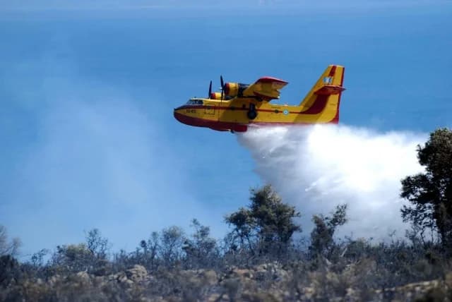 Greece Sends Canadair and Forest Firefighters to Spain and Portugal