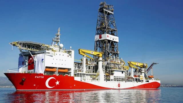 Bloomberg: Ο Χαφτάρ δίνει το «πράσινο φως» για έρευνες της Τουρκίας στη Μεσόγειο