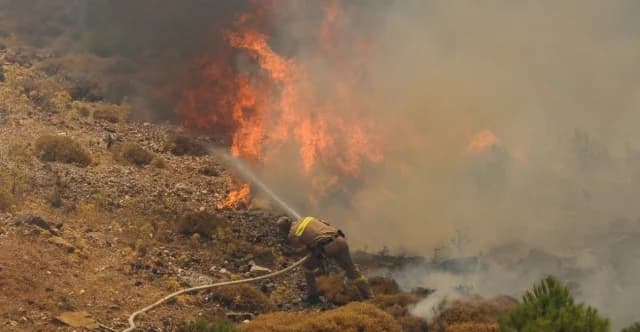 Feuer auf Symi: Löscharbeiten im Gange