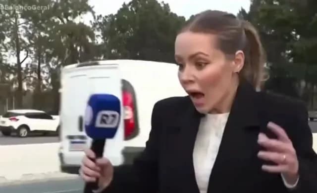 巴西：自行车手在直播中抢走记者手机