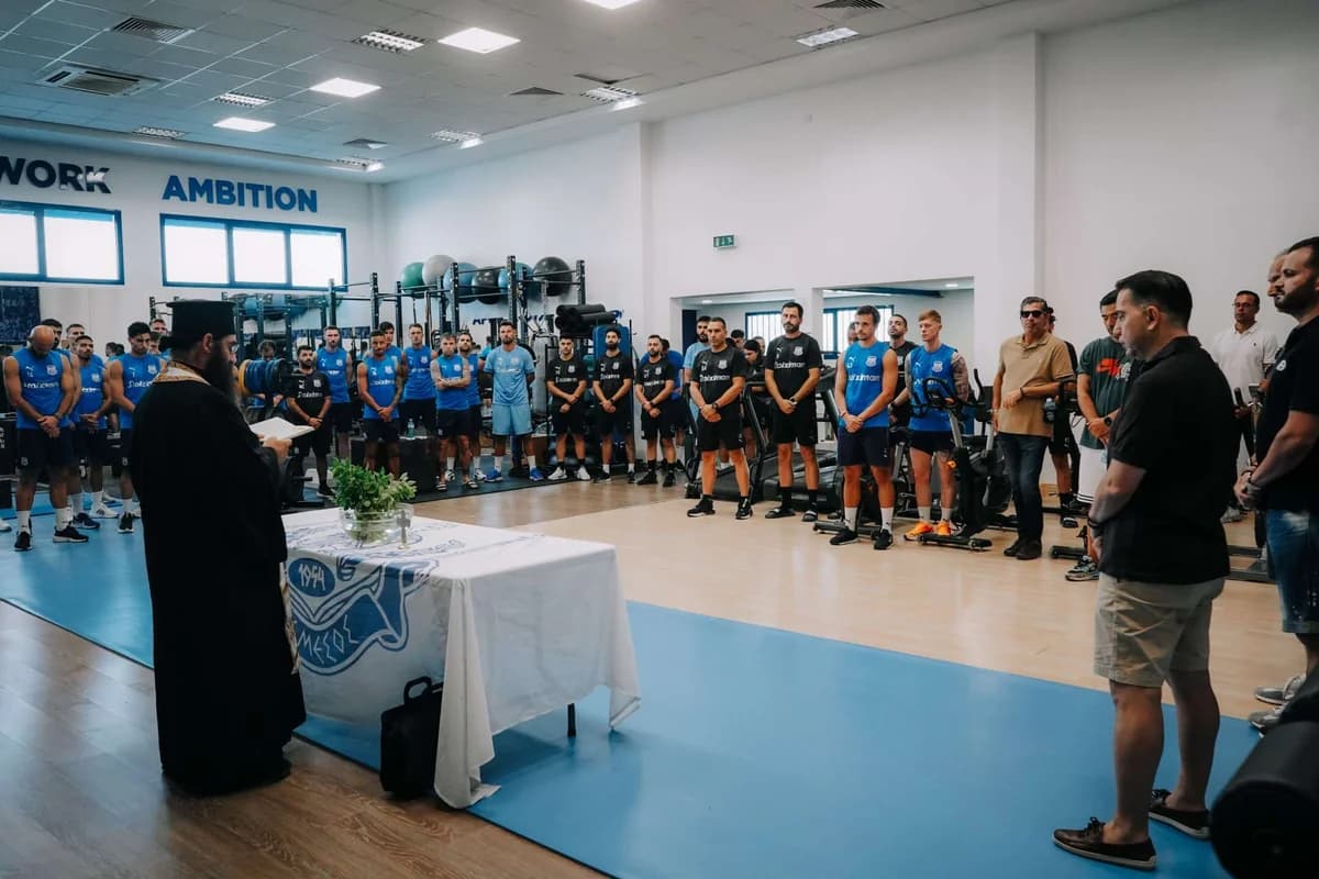 Segnungszeremonie für das Team von Apollon Limassol