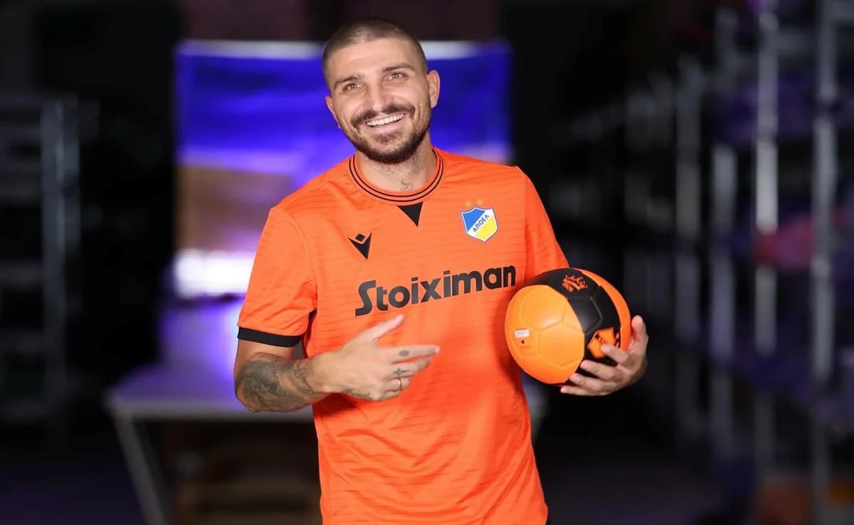 APOEL Unveils Away Kit for the 2025-26 Season (pics-vid)