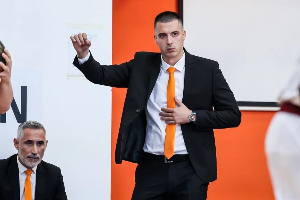 Stevan Mijovic llega a Grecia para unirse al AEK