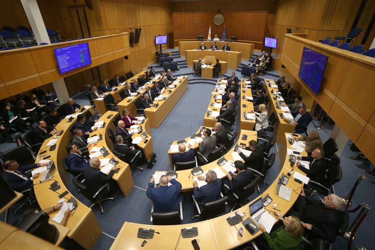 Σκάνδαλο με τις Κοινωνικές Ασφαλίσεις των Βουλευτών
