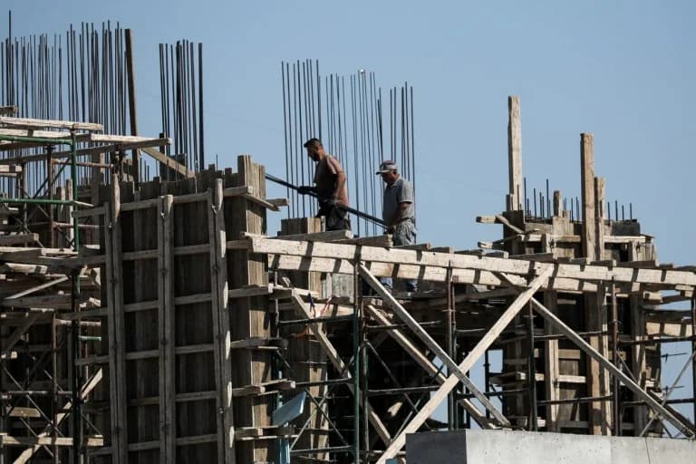 Government Reacts to Eurostat Data on Overwork in Greece