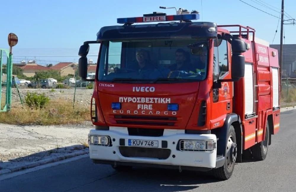 Пожар в районе Никосии: Густой дым в небе