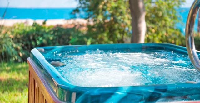 Tragödie in Mykonos: 25-Jähriger tot in Hotelpool gefunden