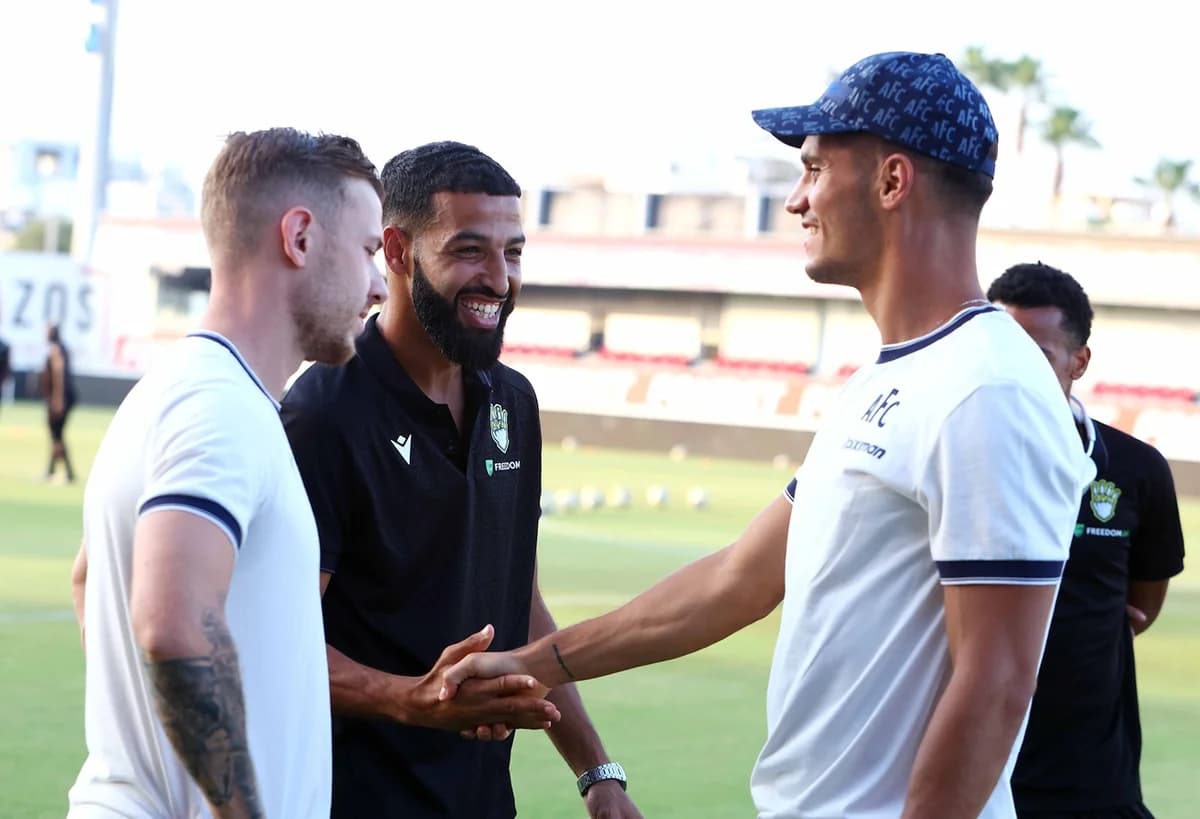Tsepak trifft ehemalige APOEL-Teamkollegen (Fotos)