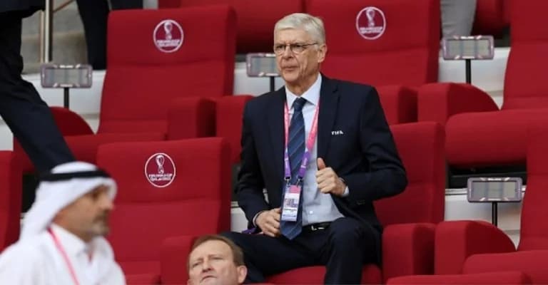 Walcott: Wenger bat mich, Messi die Treppe runterzustoßen
