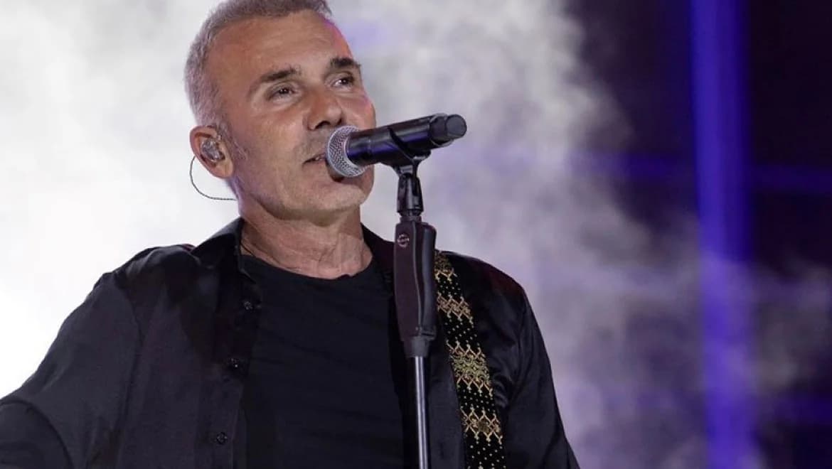 Stelios Rokkos 支持莱姆诺斯学校墙上的“自由巴勒斯坦”口号