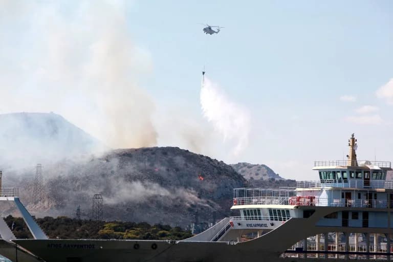 Incendio en Salamina: Gran operación de extinción en curso