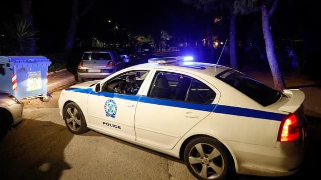 Evia: Dos iraquíes detenidos por el contrabando de 32 migrantes