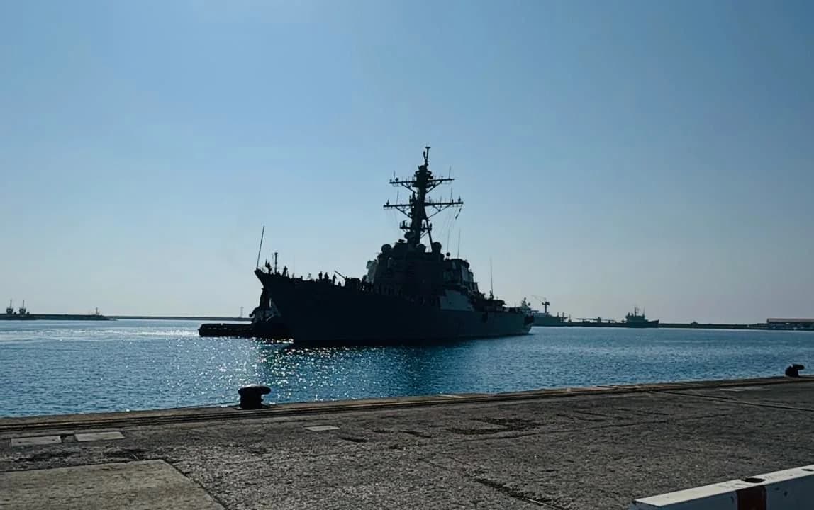 El destructor USS Mitscher atraca en Limassol