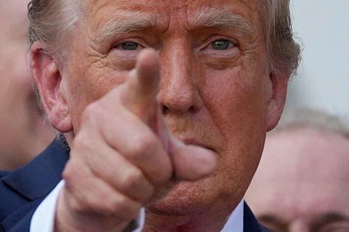 Трамп призывает отозвать лицензии у каналов, распространяющих «фейковые новости»