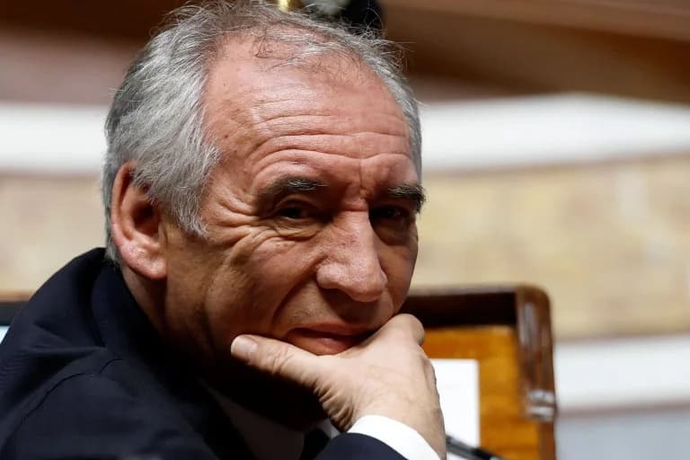 Γαλλία: Ο Μπαϊρού ζητά ψήφο εμπιστοσύνης για τον προϋπολογισμό