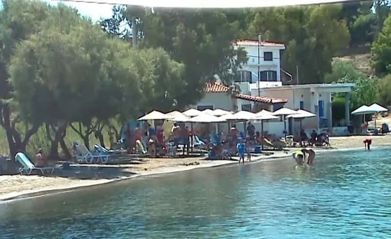 Aegina: 79-year-old found dead on beach – Allegations of ambulance driver shortage