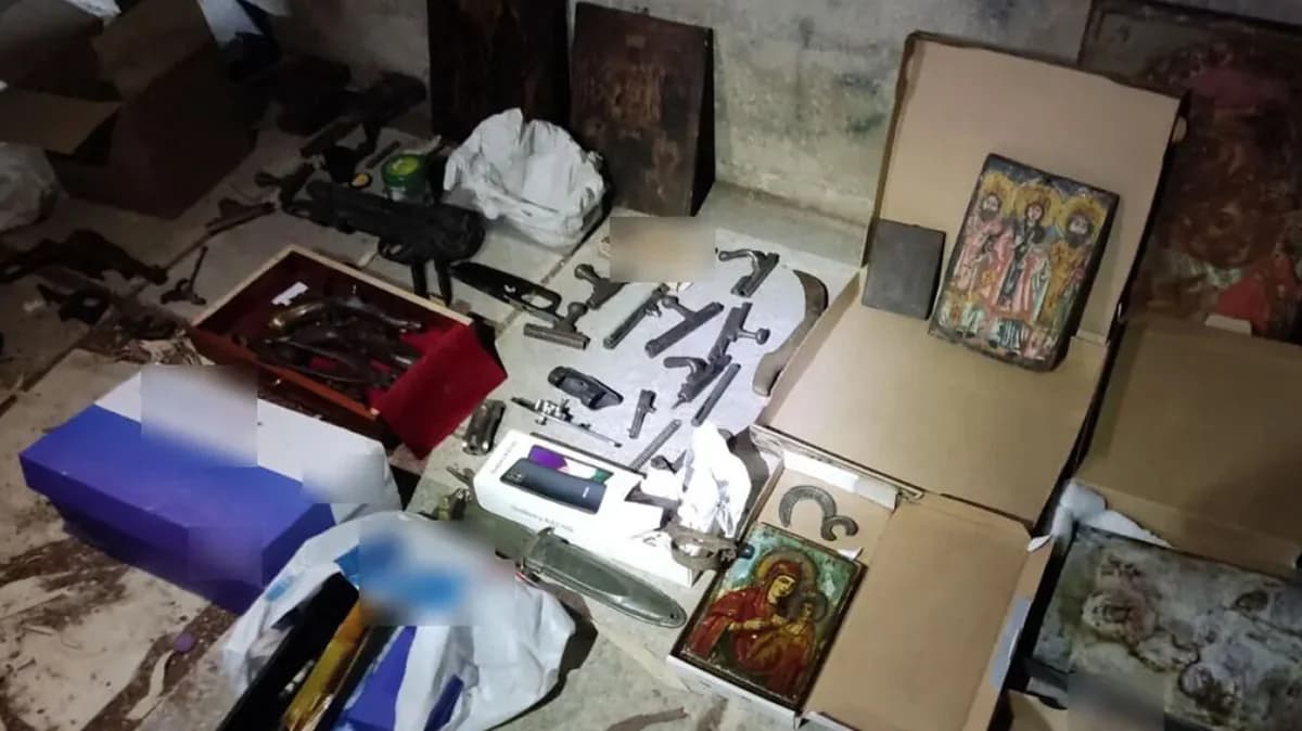 Συναγερμός στην Καισαριανή: Οπλοστάσιο σε κάδο απορριμμάτων