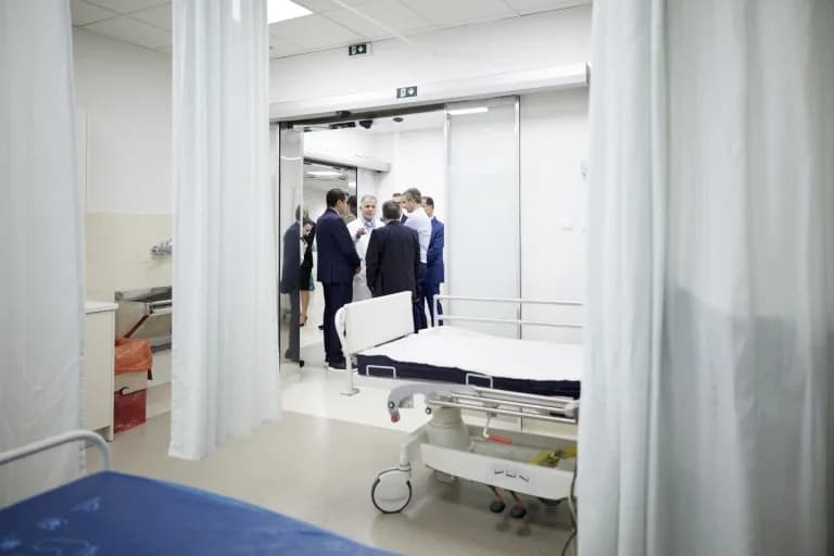 Mitsotakis Visits Hippocratio Hospital Amidst Criticism of National Healthcare System
