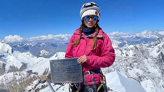 קריאת מצוקה למטפסת הרים רוסייה בקירגיזסטן: 'היא עדיין בחיים'
