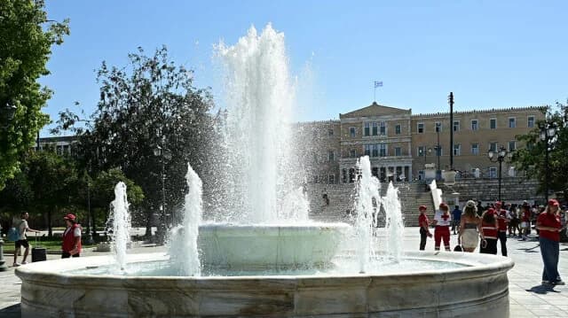 Syntagma Square Fountain Reopens After 153 Years of Maintenance