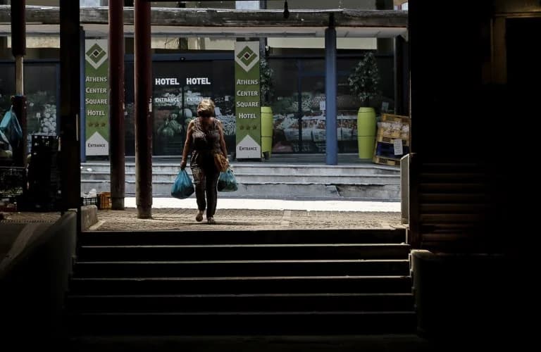 Notopoulou: Aumenta la pobreza en Grecia y disminuye la Renta Mínima Garantizada