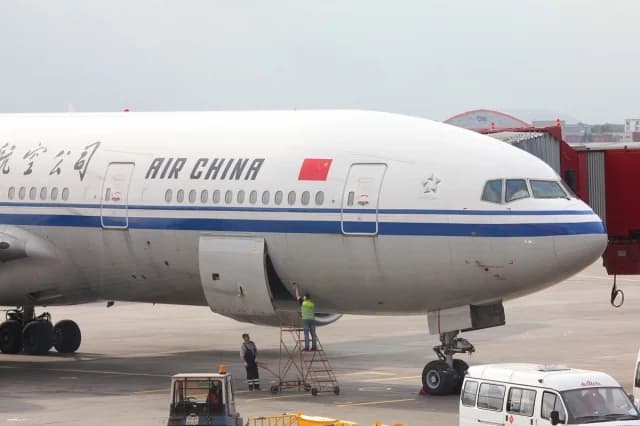 Air China Flugzeug muss in Sibirien wegen Triebwerksschaden notlanden