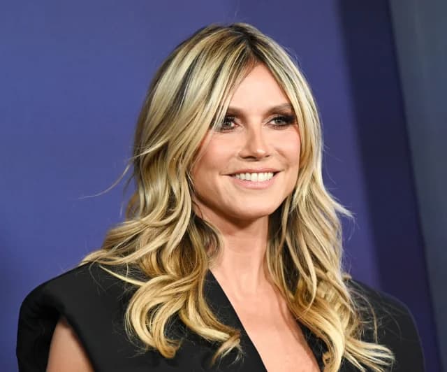 Heidi Klum: «Η ηλικία δεν με ενοχλεί – η επιδερμίδα μου απλώς αλλάζει»