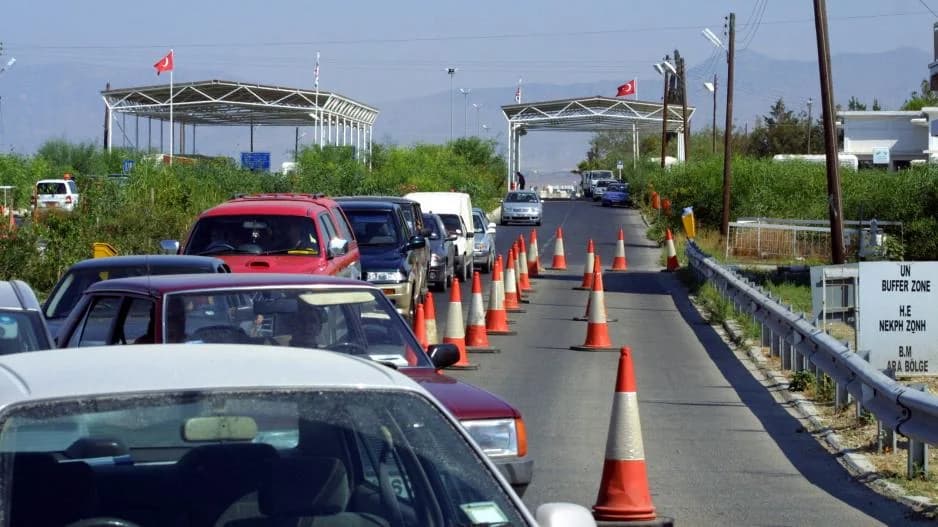 Νέοι περιορισμοί διέλευσης Τ/κ προς ελεύθερες περιοχές