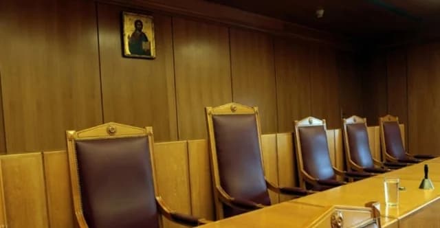 Фтиотида: Тюремное заключение за угрозы ножом в адрес свояченицы и племянников