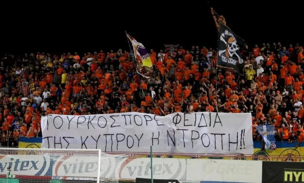 Reaktionen auf Banner gegen Fidias Panayiotou im Stadion