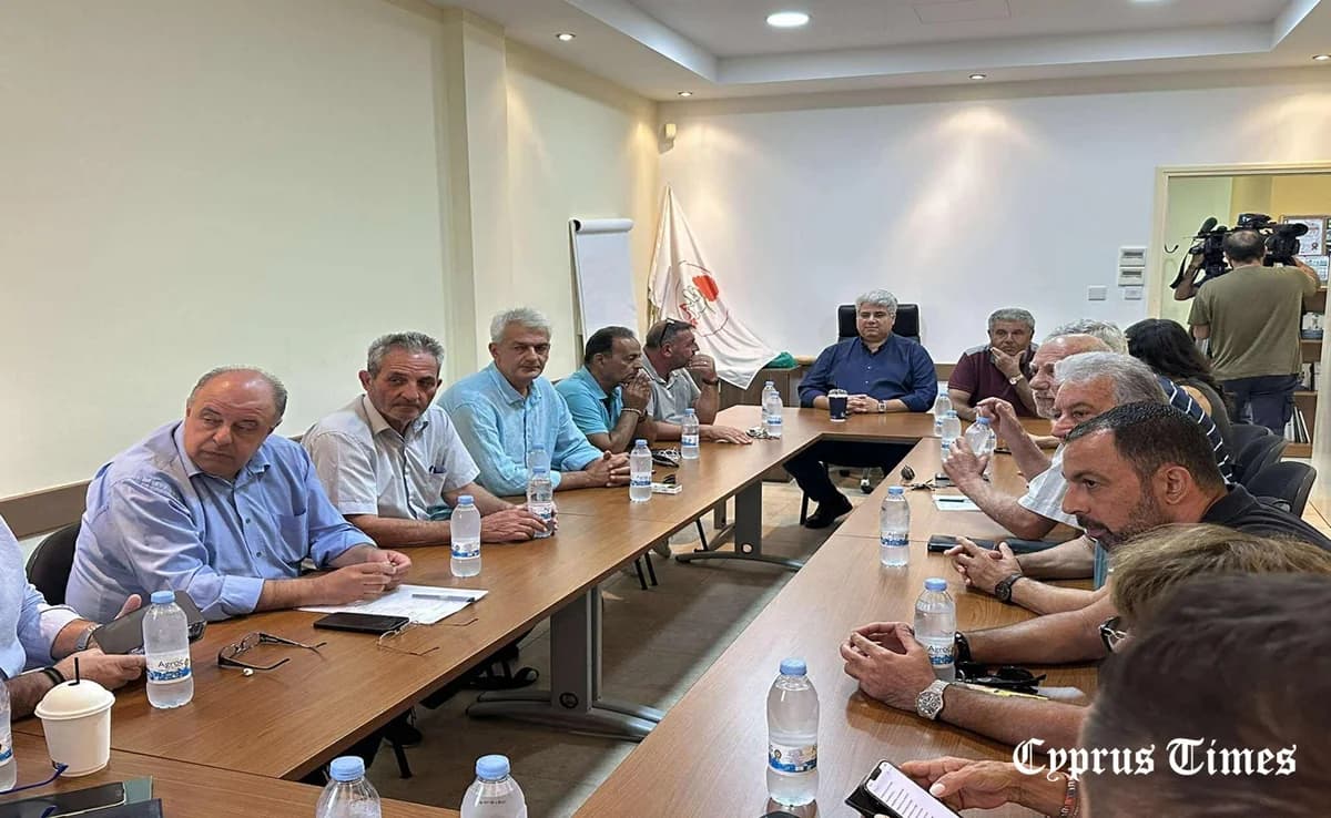 ΕΔΕΚ: Δεν τέθηκε ποτέ θέμα αποπομπής Αποστόλου