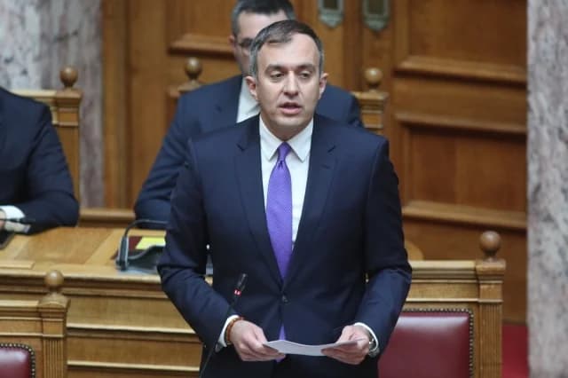 Hatzivasiliou: Grecia no permitirá la violación de los derechos soberanos