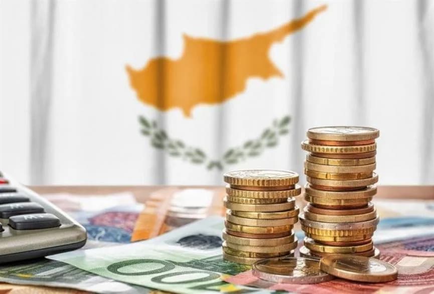 Deuda pública de Chipre caerá al 57% en 2025, estima el Ministro de Finanzas