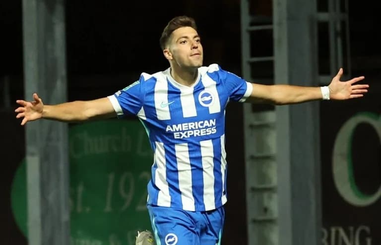 Carabao Cup: Tzimas erzielt Doppelpack und Assist bei Debüt!
