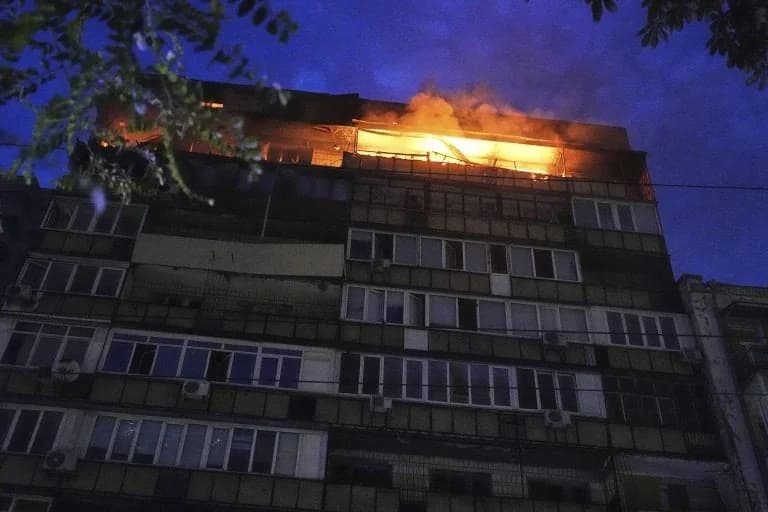 俄罗斯袭击基辅：10人死亡，动用598架无人机