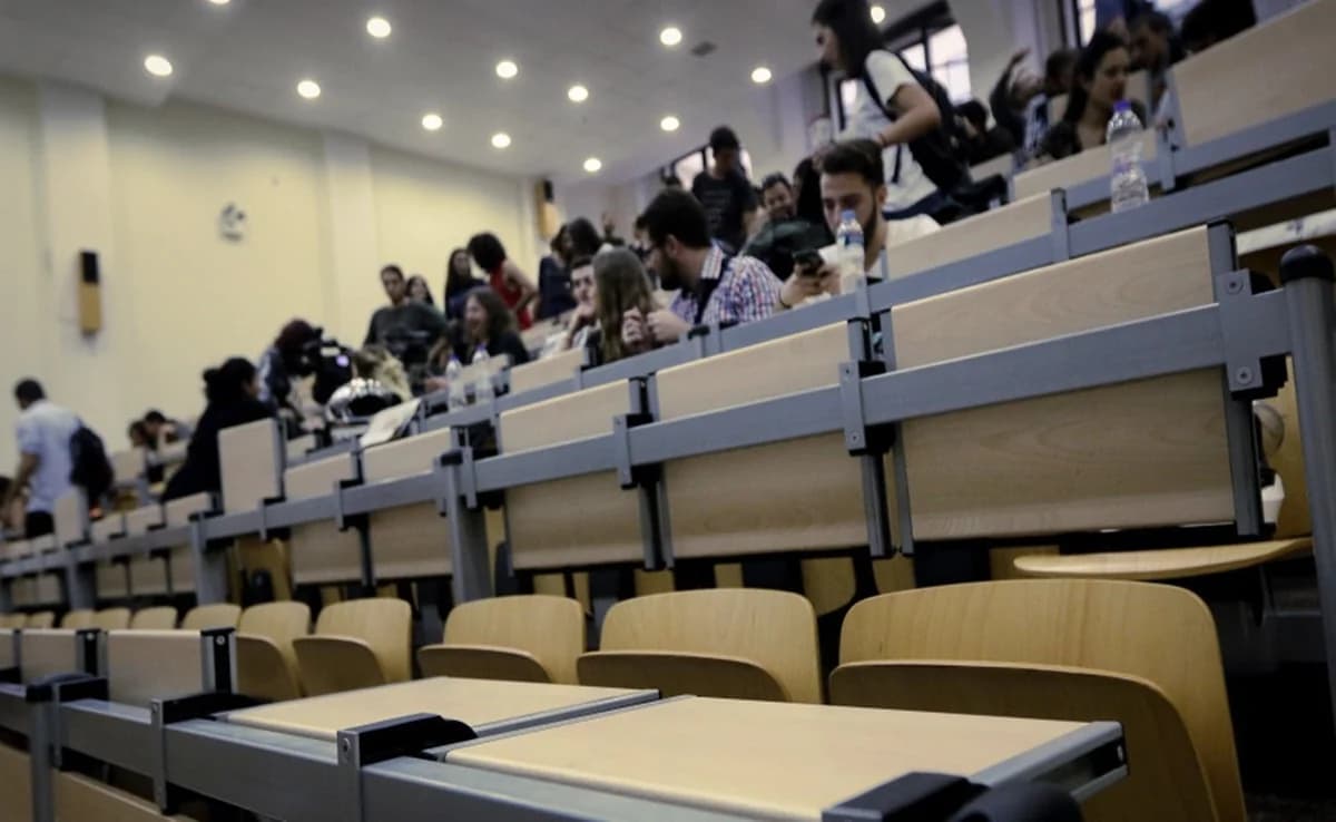 ΔΙΠΑΕ: Ζητά από τον Δήμαρχο Πάφου να κατονομάσει τα πανεπιστήμια που «πωλούν πτυχία»