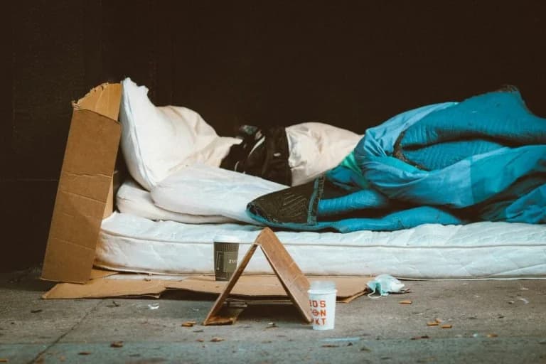 Γαλλία: Πάνω από 2.000 παιδιά άστεγα στους δρόμους
