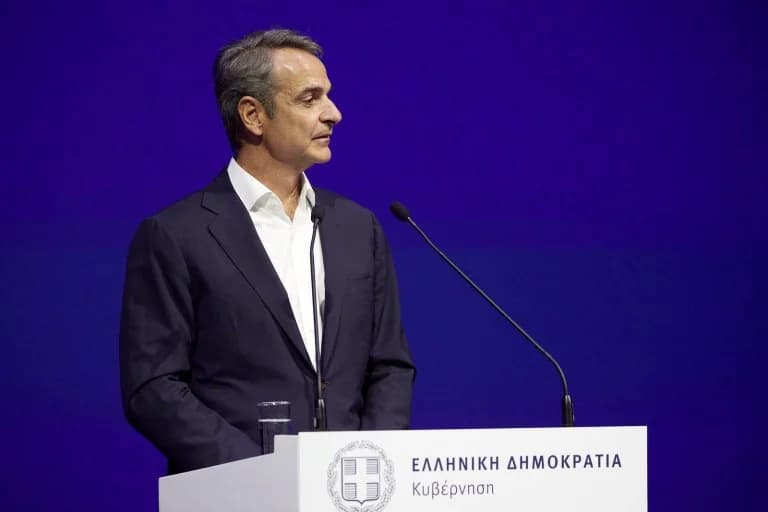 Мицотакис проводит параллели с Францией для политической стабильности
